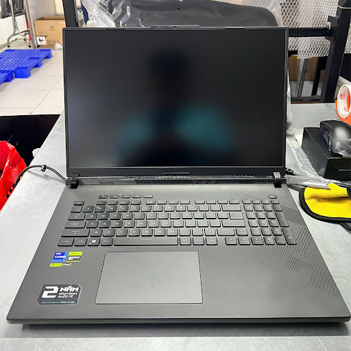 Máy tính xách tay/ Laptop Asus ROG Strix Scar 18 G834JYR-R6011W (i9-14900HX) (Đen)